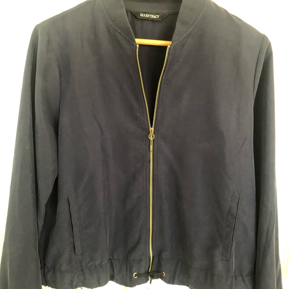 Ellen tracy light weight bomber jacket.  Size removed but it’s size 6.  Lt blue